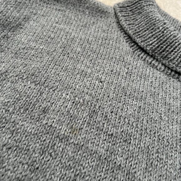 Handmade Gray Chunky Knit Turtleneck Sleeveless Sweater - Picture 6 of 8